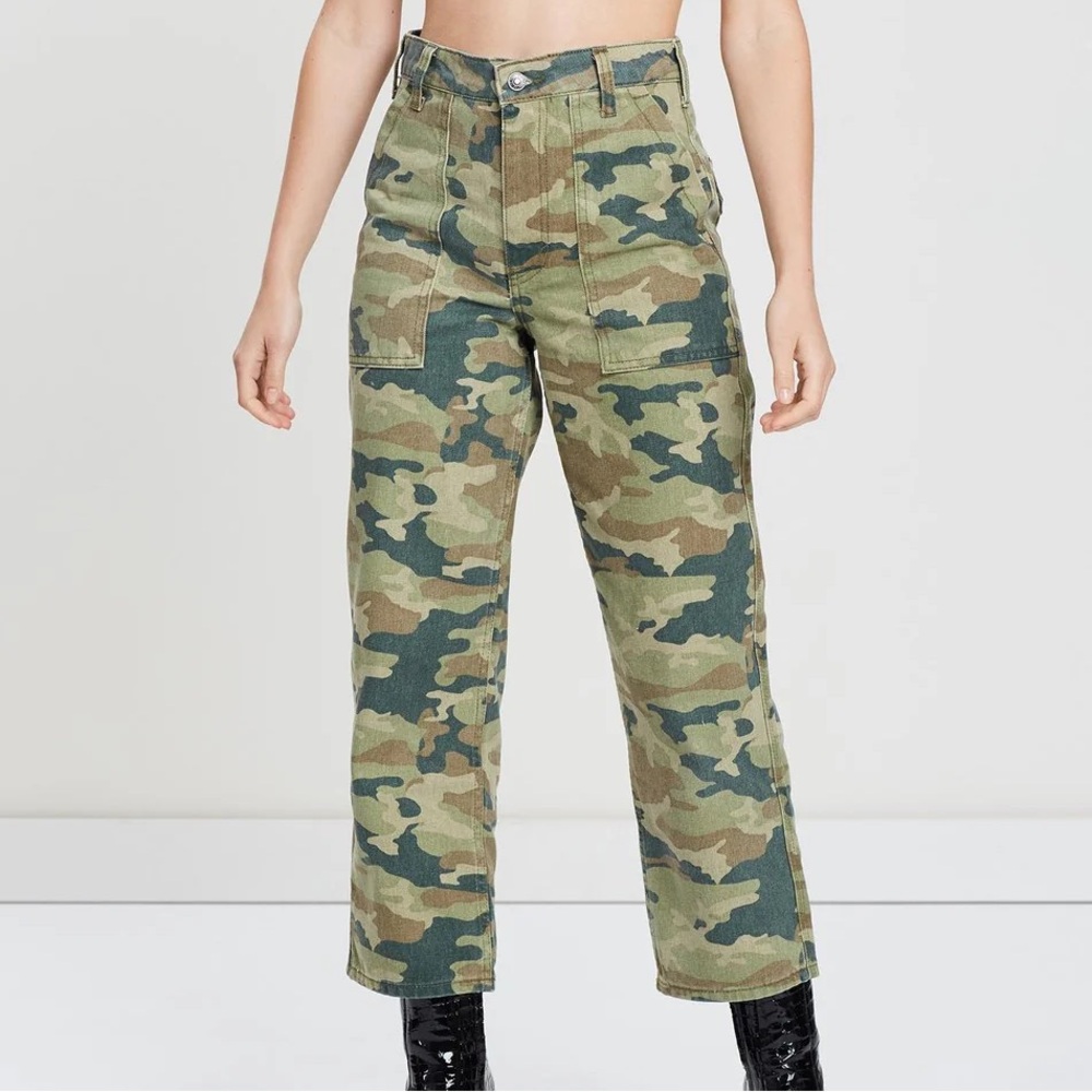 Free People We the Free Remy Camo Cropped Cargo Pants Size 25